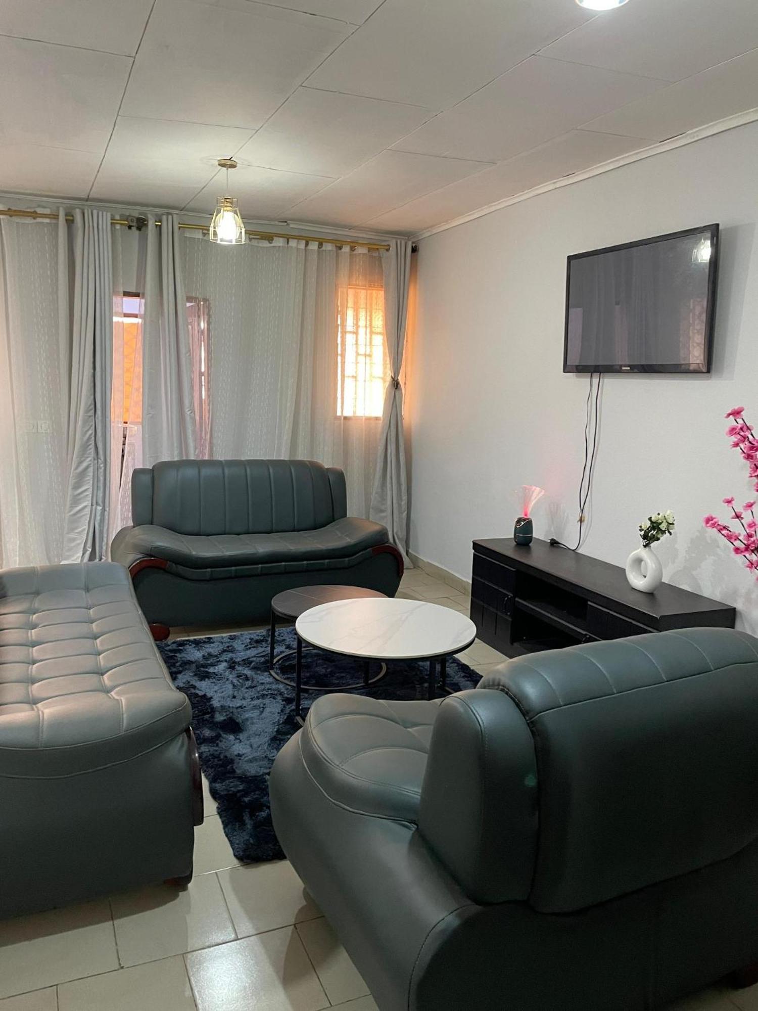 Ecolinkshouse Villa Yaoundé Екстериор снимка